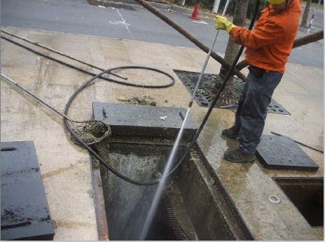 集宁池底污泥如何清理